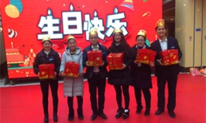 中岳店開展元宵節(jié)喜樂(lè)會(huì)暨一季度員工生日會(huì)