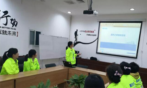 服務(wù)于心，管理于人——安徽淮南店職場禮儀與服務(wù)管理培訓(xùn) 
